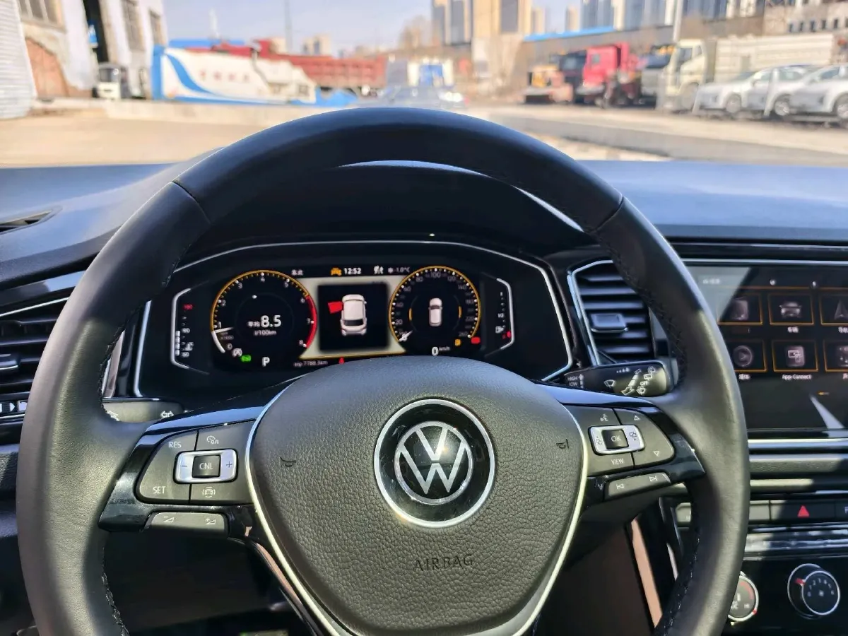 2022 Volkswagen T-Roc 1.4T 150HP L4 7DCT,autocango,china used car exporter,china ev exporter,chinese used car exporter,chinese used ev exporter