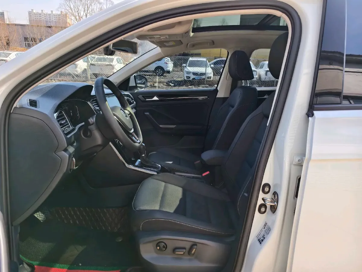 2022 Volkswagen T-Roc 1.4T 150HP L4 7DCT,autocango,china used car exporter,china ev exporter,chinese used car exporter,chinese used ev exporter