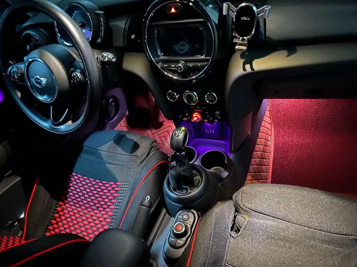 2018 MINI MINI 1.5T 136HP L3 6AT,autocango,china used car exporter,china ev exporter,chinese used car exporter,chinese used ev exporter