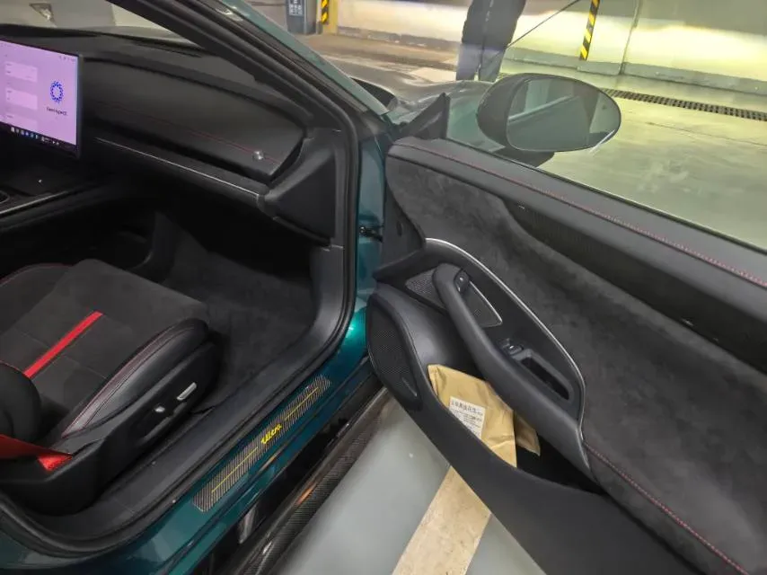 2025 MI SU7 Ultra BEV 93.7KWH,autocango,china used car exporter,china ev exporter,chinese used car exporter,chinese used ev exporter