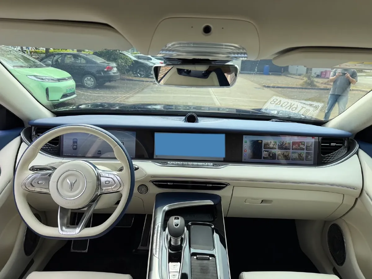 2021 Voyah FREE Range Extended 109HP REEV 33KWH,autocango,china used car exporter,china ev exporter,chinese used car exporter,chinese used ev exporter