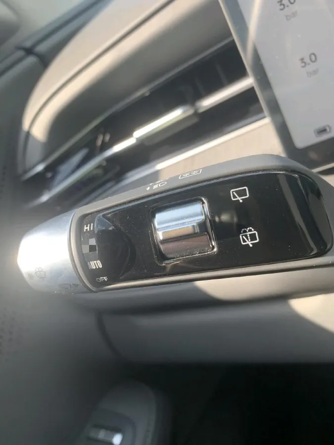 2025 Xpeng G6 BEV 68.5KWH,autocango,china used car exporter,china ev exporter,chinese used car exporter,chinese used ev exporter