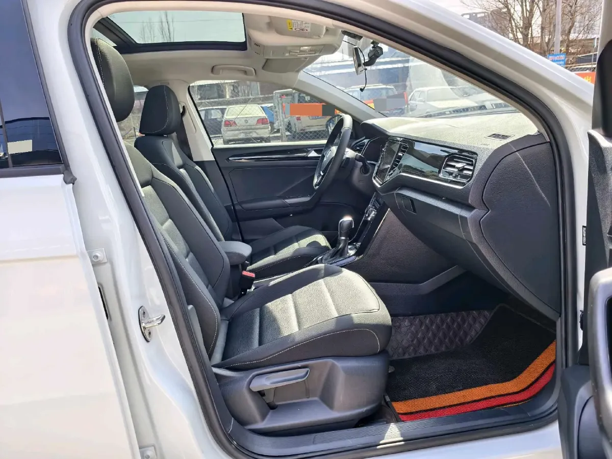 2022 Volkswagen T-Roc 1.4T 150HP L4 7DCT,autocango,china used car exporter,china ev exporter,chinese used car exporter,chinese used ev exporter