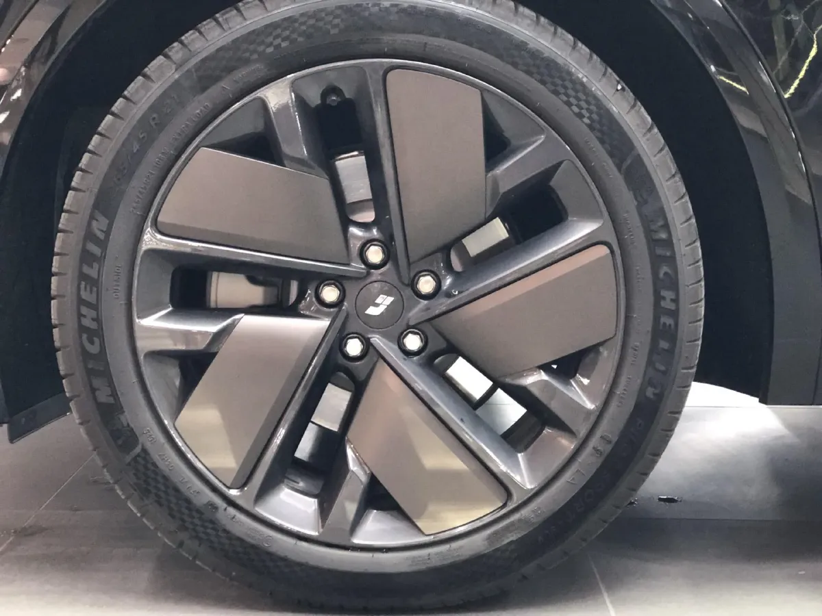 2025 Li L9 Range Extended 154HP REEV,autocango,china used car exporter,china ev exporter,chinese used car exporter,chinese used ev exporter