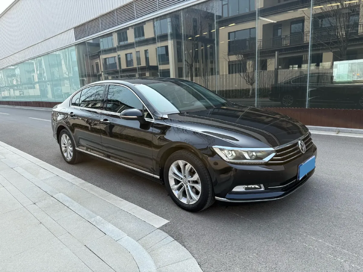 2018 Volkswagen Magotan 1.8T 180HP L4 7DCT,autocango,china used car exporter,china ev exporter,chinese used car exporter,chinese used ev exporter