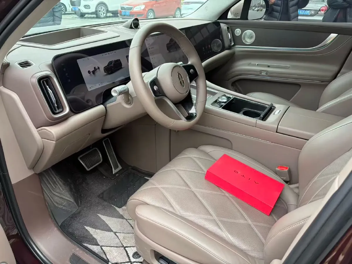 2025 AITO AITO M9 REEV 160HP REEV 52KWH,autocango,china used car exporter,china ev exporter,chinese used car exporter,chinese used ev exporter