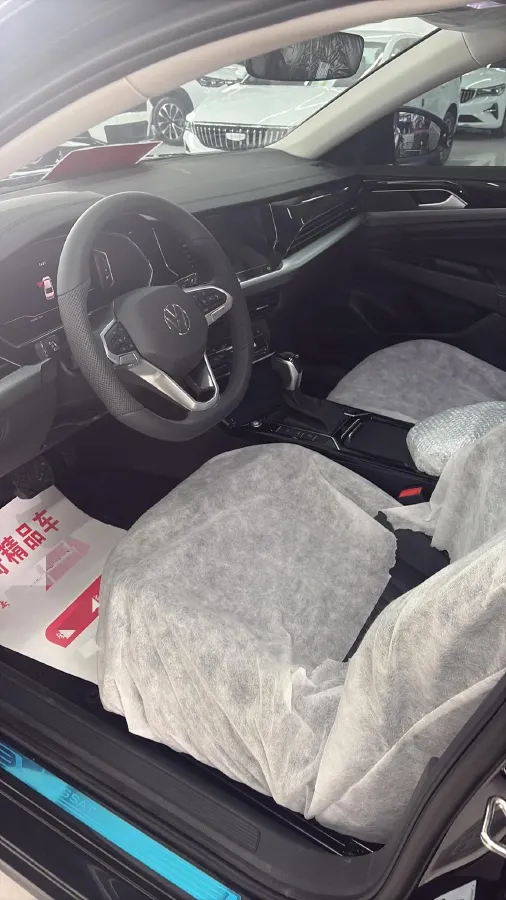 2025 Volkswagen Passat 2.0T 220HP L4 7DCT,autocango,china used car exporter,china ev exporter,chinese used car exporter,chinese used ev exporter