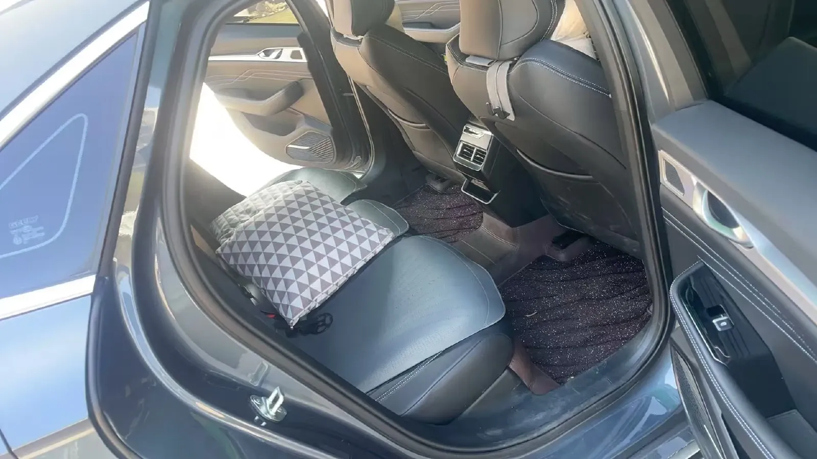 2025 Geely Preface 1.5T 181HP L4 7DCT,autocango,china used car exporter,china ev exporter,chinese used car exporter,chinese used ev exporter