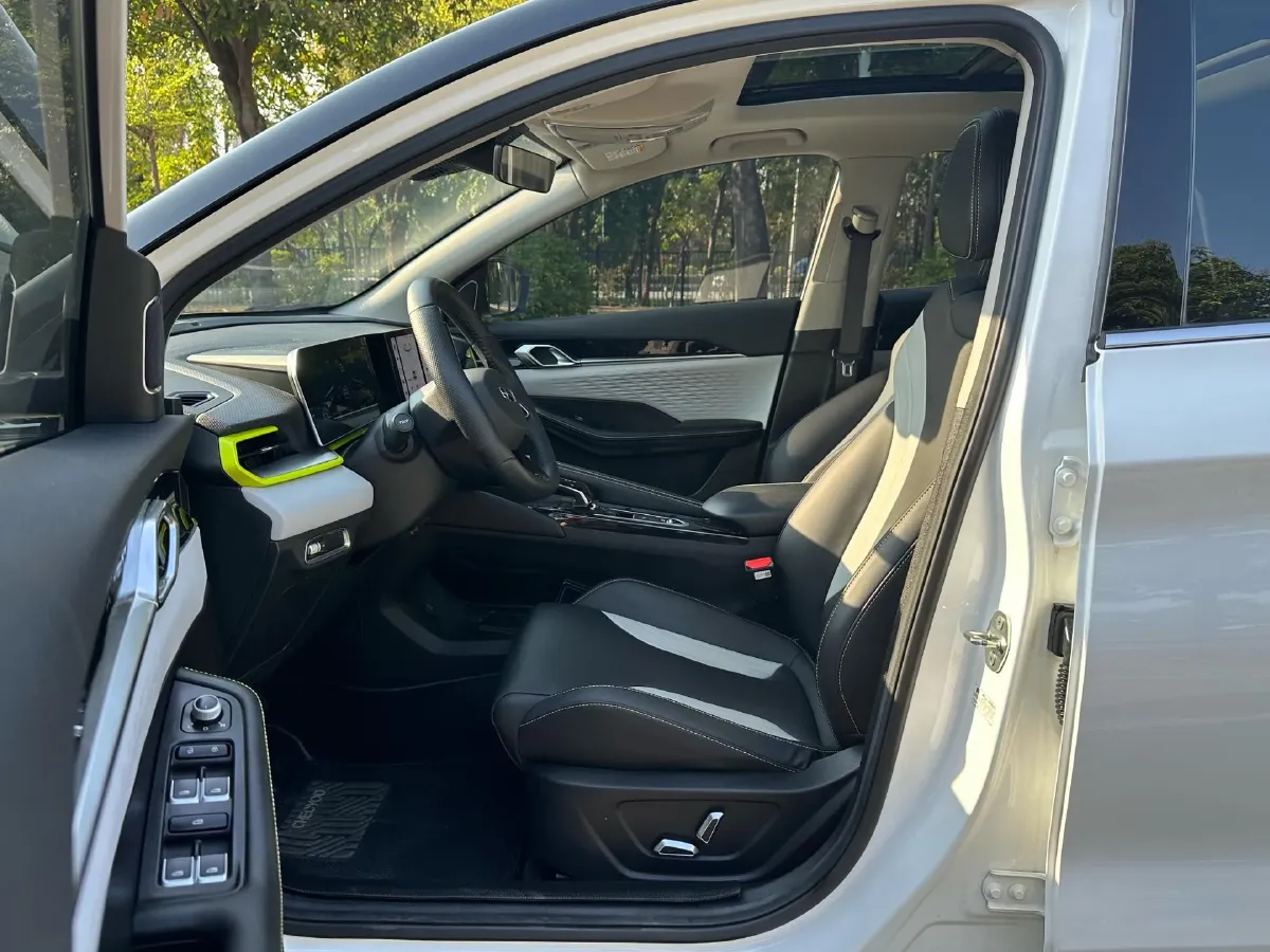 2023 Geely Coolray 1.5T 181HP L4 7DCT,autocango,china used car exporter,china ev exporter,chinese used car exporter,chinese used ev exporter