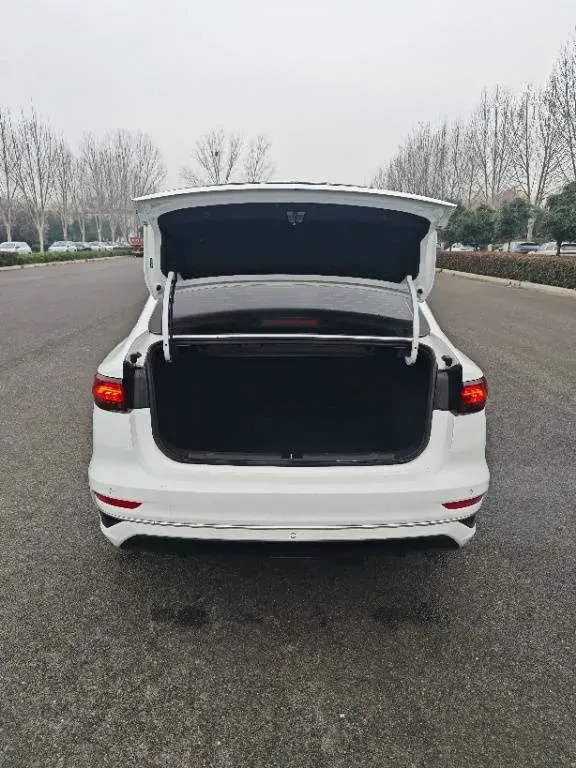 2025 Geely Emgrand 1.5L 127HP L4 5MT,autocango,china used car exporter,china ev exporter,chinese used car exporter,chinese used ev exporter