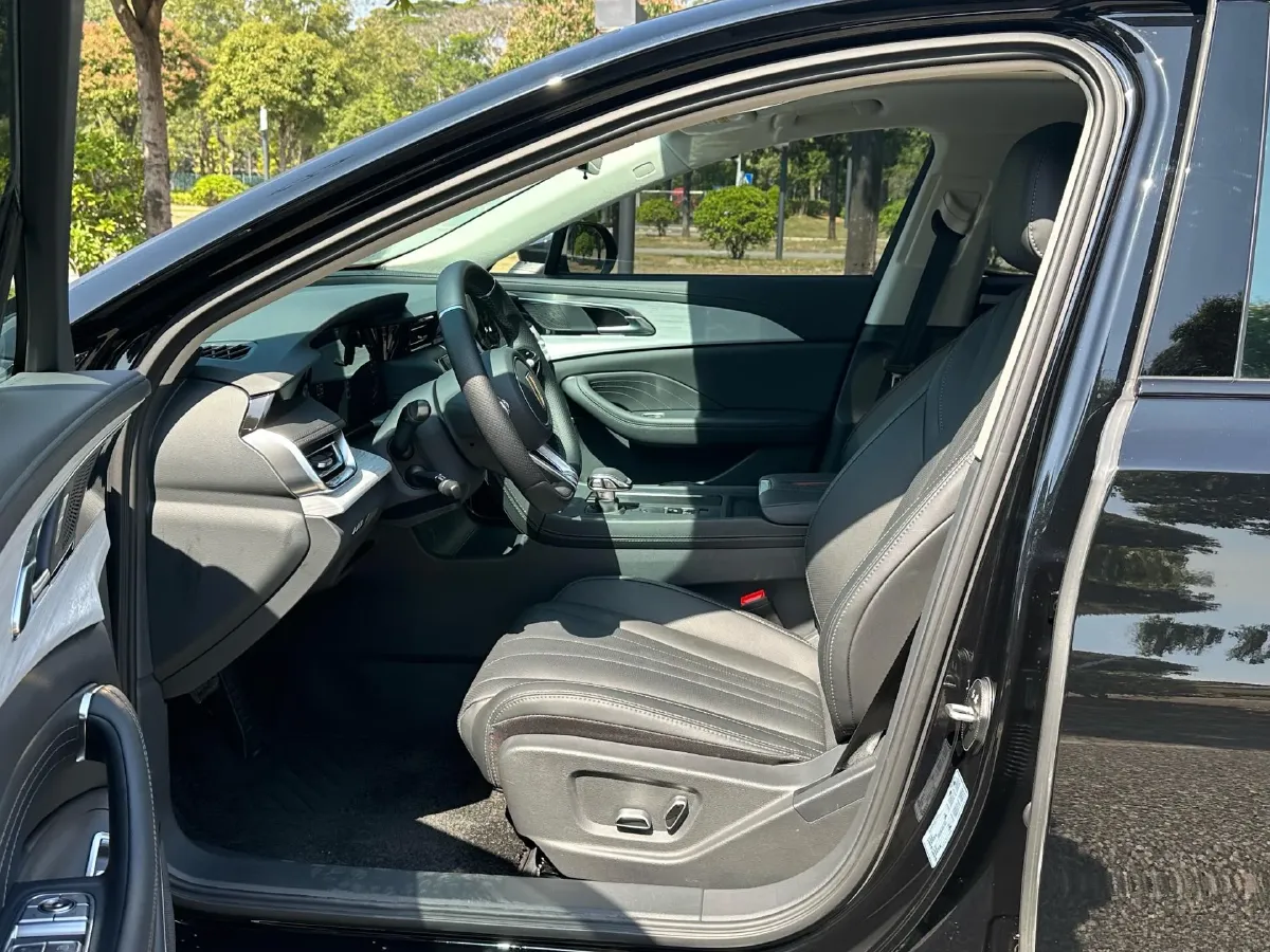 2025 HongQi H5 1.5T 169HP L4 7DCT,autocango,china used car exporter,china ev exporter,chinese used car exporter,chinese used ev exporter