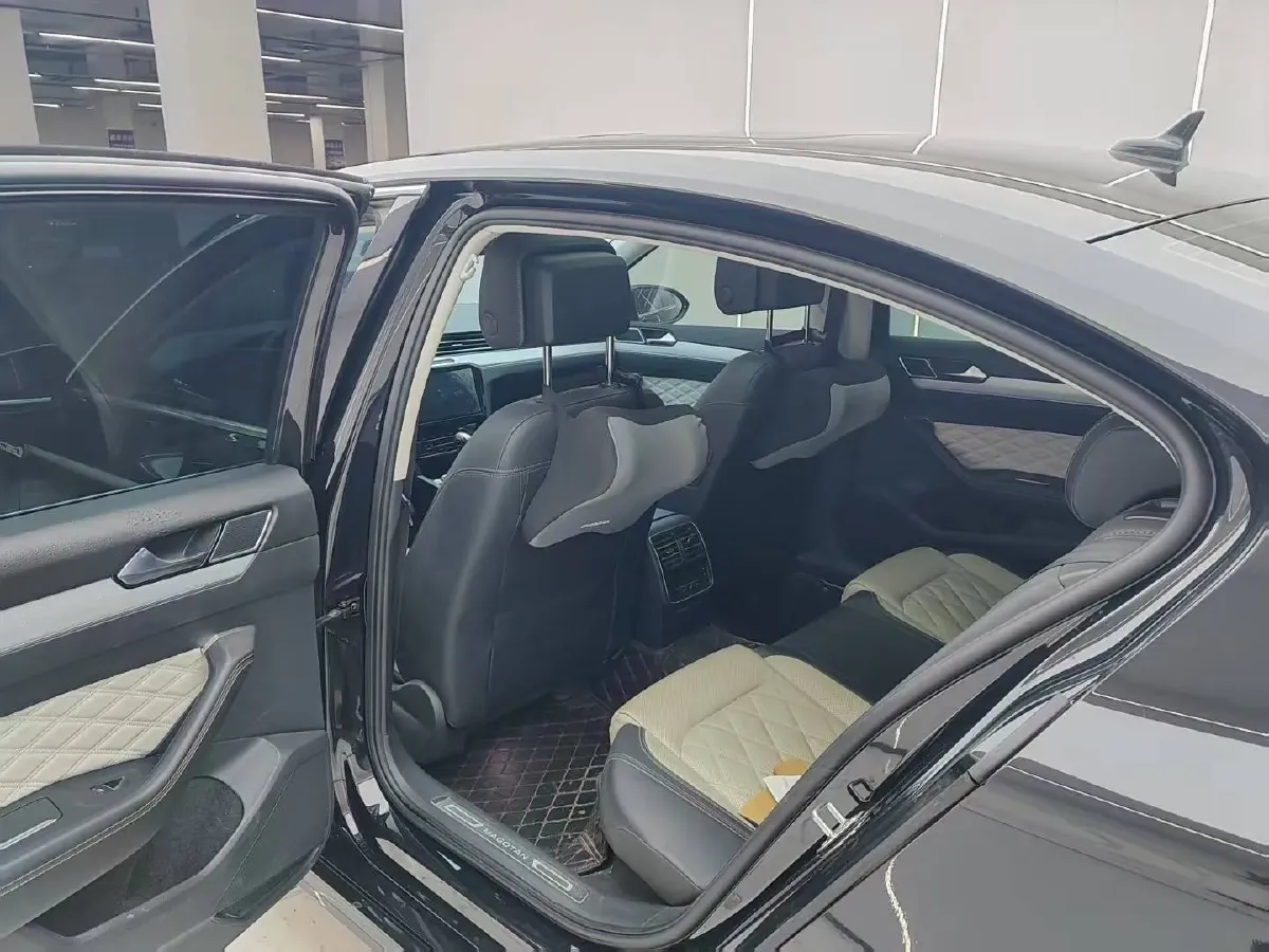 2023 Volkswagen Magotan 2.0T 186HP L4 7DCT,autocango,china used car exporter,china ev exporter,chinese used car exporter,chinese used ev exporter