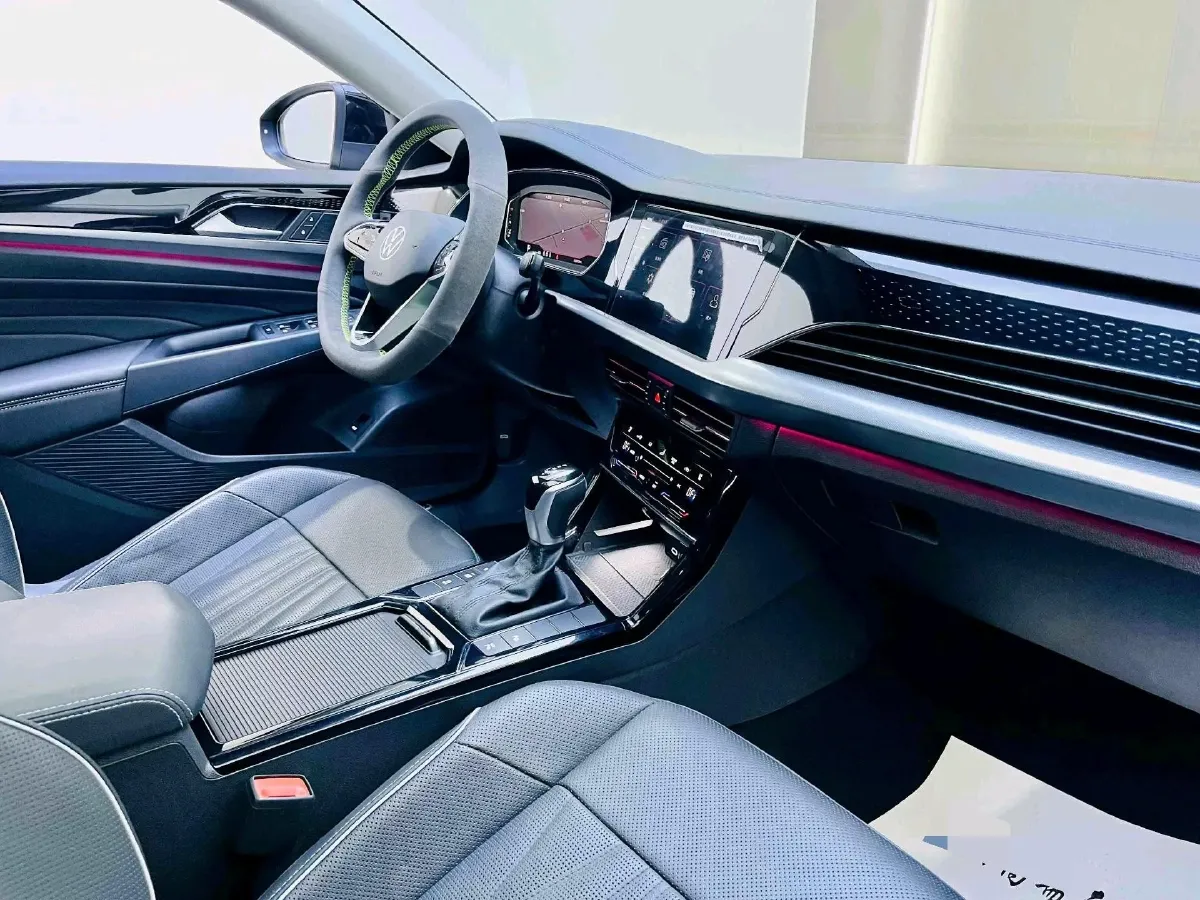 2023 Volkswagen Passat 2.0T 186HP L4 7DCT,autocango,china used car exporter,china ev exporter,chinese used car exporter,chinese used ev exporter