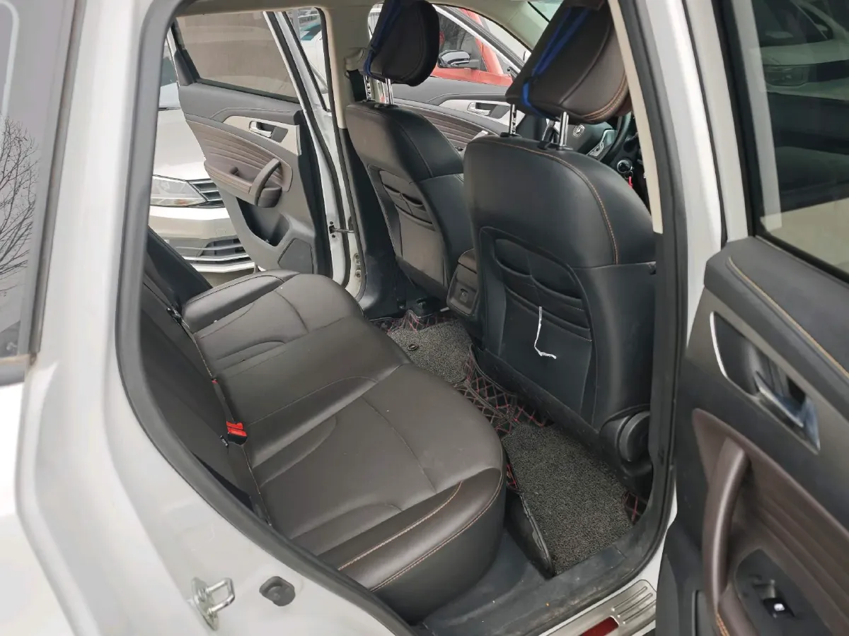 2019 ChangAn CS35 Plus 1.6L 128HP L4 5MT,autocango,china used car exporter,china ev exporter,chinese used car exporter,chinese used ev exporter