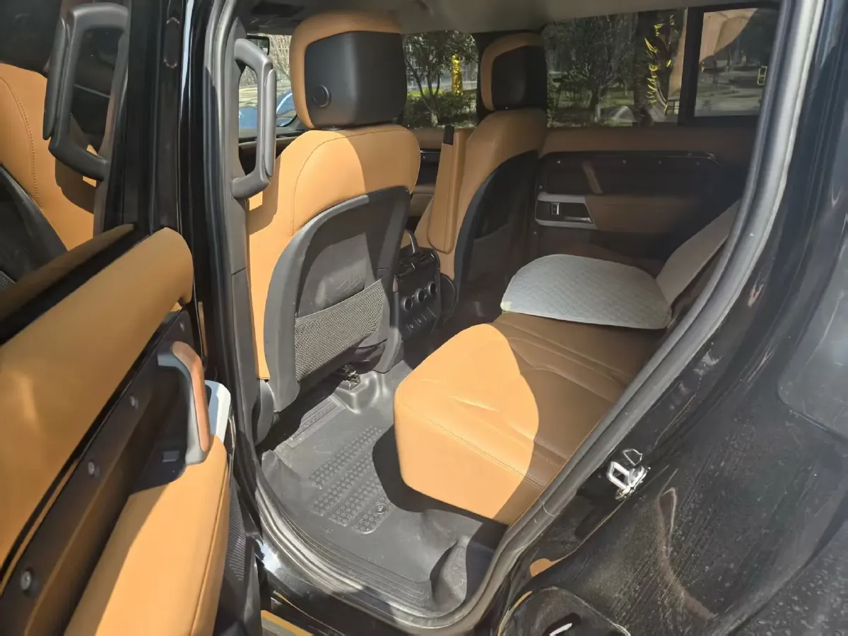 2022 Land Rover Defender 3.0T 400HP L6 8AT,autocango,china used car exporter,china ev exporter,chinese used car exporter,chinese used ev exporter