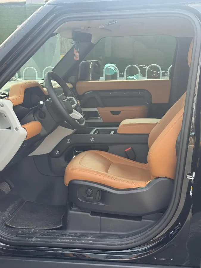 2024 Land Rover Defender 3.0T 400HP L6 8AT,autocango,china used car exporter,china ev exporter,chinese used car exporter,chinese used ev exporter