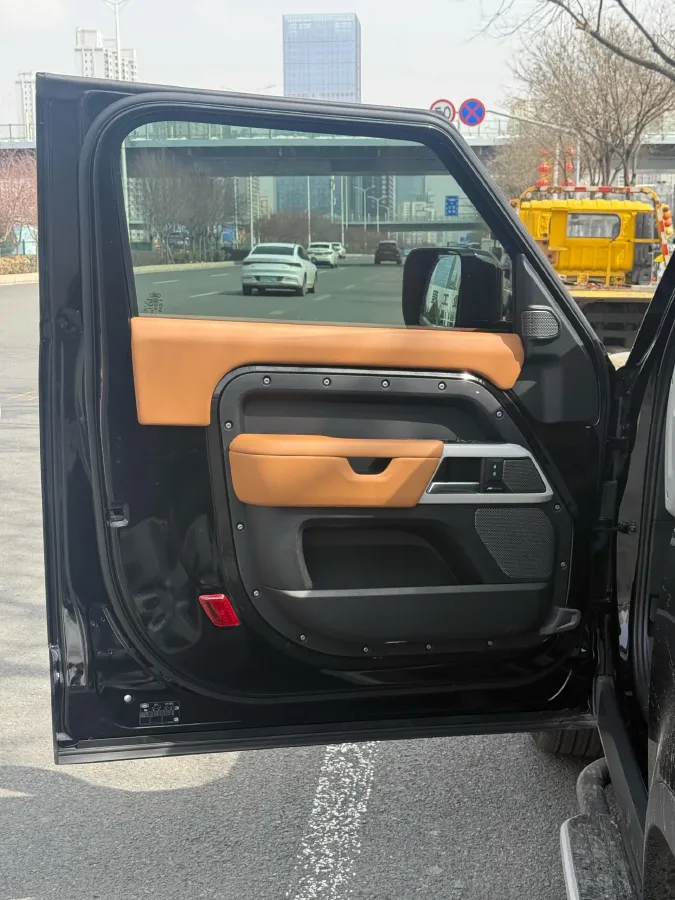 2024 Land Rover Defender 3.0T 400HP L6 8AT,autocango,china used car exporter,china ev exporter,chinese used car exporter,chinese used ev exporter