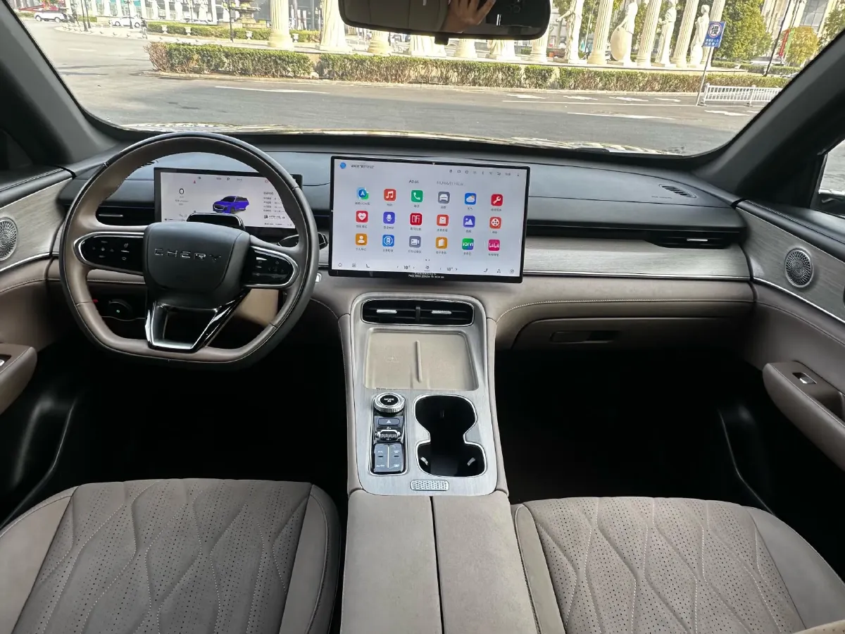 2025 Chery Tiggo 8 Plus 1.6T 197HP L4 7DCT,autocango,china used car exporter,china ev exporter,chinese used car exporter,chinese used ev exporter