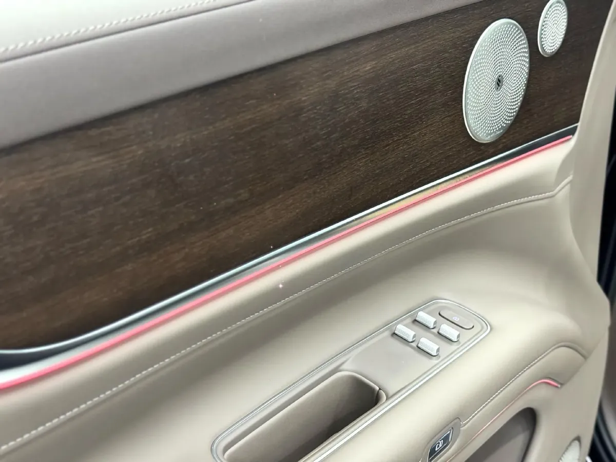 2024 AITO AITO M9 1.5T 152HP L4 REEV 42KWH,autocango,china used car exporter,china ev exporter,chinese used car exporter,chinese used ev exporter