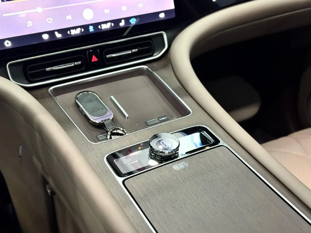 2024 AITO AITO M9 1.5T 152HP L4 REEV 42KWH,autocango,china used car exporter,china ev exporter,chinese used car exporter,chinese used ev exporter