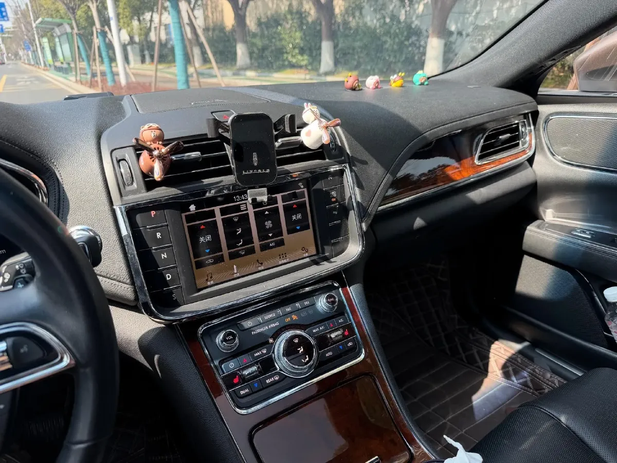 2018 Lincoln Continental 2.0T 261HP L4 6AT,autocango,china used car exporter,china ev exporter,chinese used car exporter,chinese used ev exporter