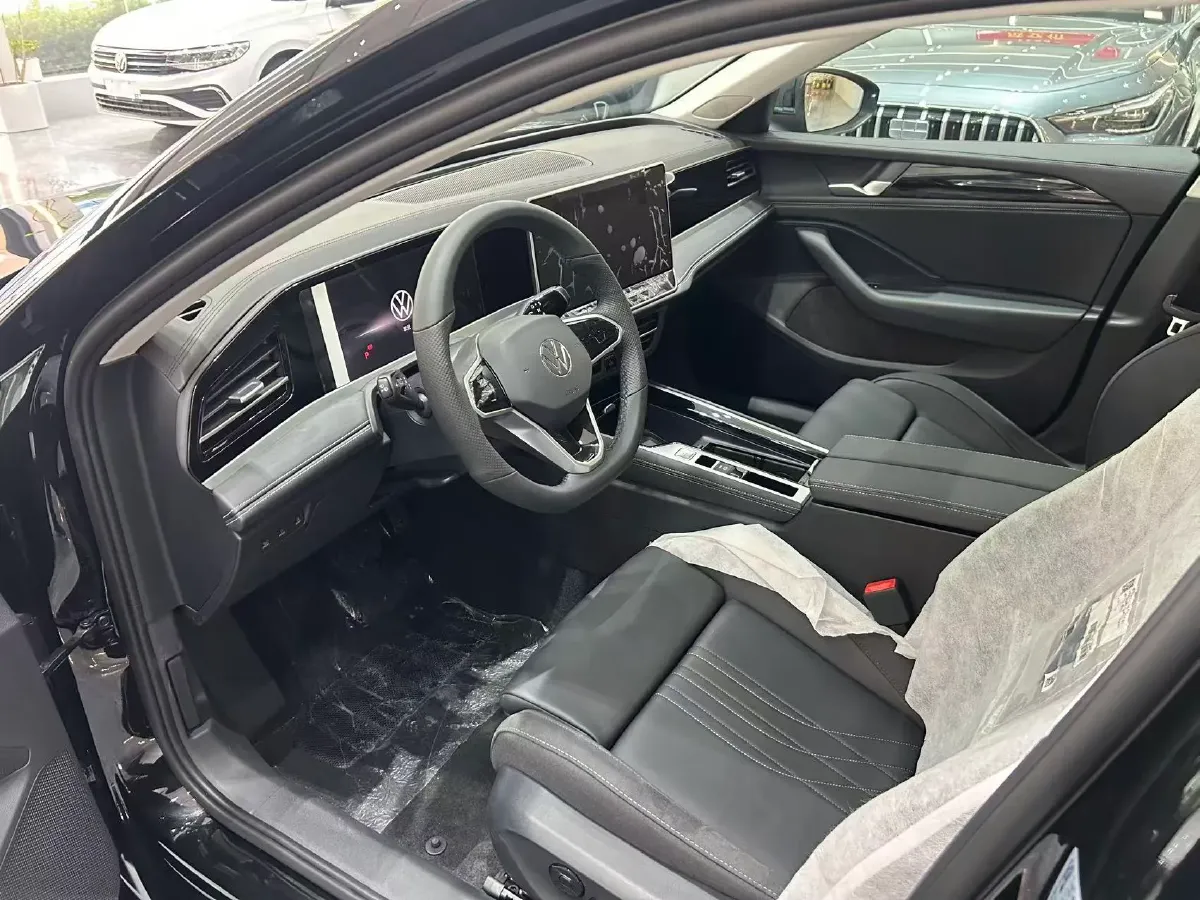 2026 Volkswagen Magotan 2.0T 220HP L4 7DCT,autocango,china used car exporter,china ev exporter,chinese used car exporter,chinese used ev exporter