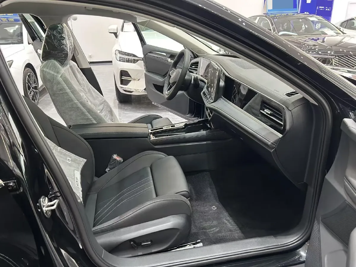 2026 Volkswagen Magotan 2.0T 220HP L4 7DCT,autocango,china used car exporter,china ev exporter,chinese used car exporter,chinese used ev exporter