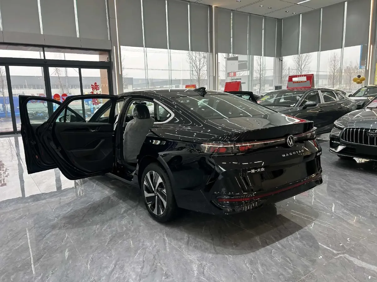 2026 Volkswagen Magotan 2.0T 220HP L4 7DCT,autocango,china used car exporter,china ev exporter,chinese used car exporter,chinese used ev exporter