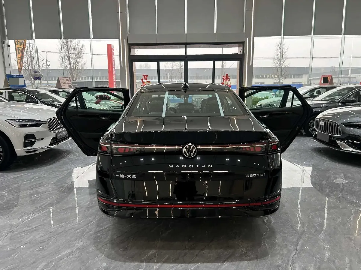 2026 Volkswagen Magotan 2.0T 220HP L4 7DCT,autocango,china used car exporter,china ev exporter,chinese used car exporter,chinese used ev exporter