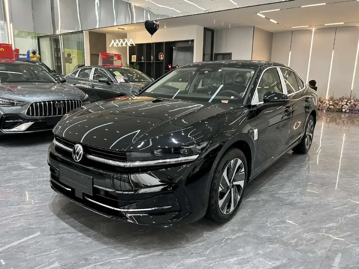 2026 Volkswagen Magotan 2.0T 220HP L4 7DCT,autocango,china used car exporter,china ev exporter,chinese used car exporter,chinese used ev exporter