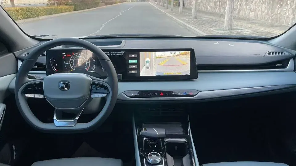 2023 ChangAn Raeton Plus 1.5T 188HP L4 7DCT,autocango,china used car exporter,china ev exporter,chinese used car exporter,chinese used ev exporter