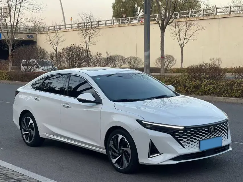2023 ChangAn Raeton Plus 1.5T 188HP L4 7DCT,autocango,china used car exporter,china ev exporter,chinese used car exporter,chinese used ev exporter