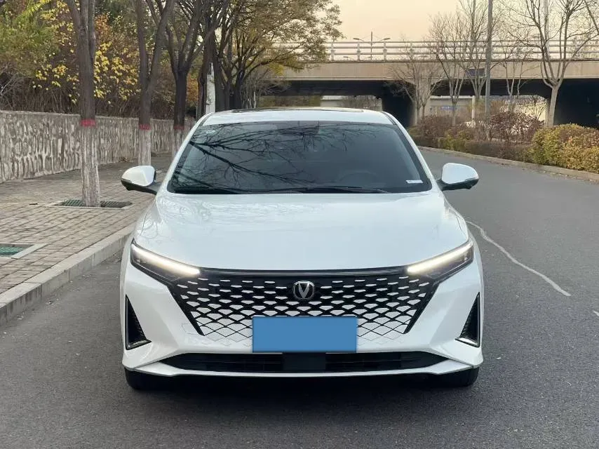2023 ChangAn Raeton Plus 1.5T 188HP L4 7DCT,autocango,china used car exporter,china ev exporter,chinese used car exporter,chinese used ev exporter