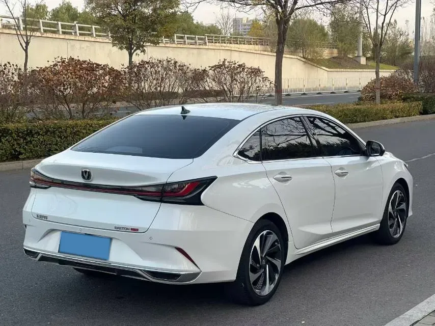 2023 ChangAn Raeton Plus 1.5T 188HP L4 7DCT,autocango,china used car exporter,china ev exporter,chinese used car exporter,chinese used ev exporter