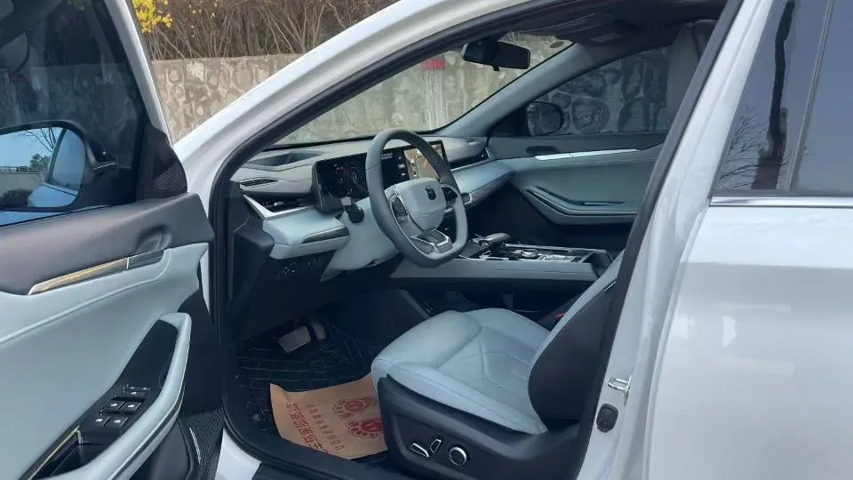 2023 ChangAn Raeton Plus 1.5T 188HP L4 7DCT,autocango,china used car exporter,china ev exporter,chinese used car exporter,chinese used ev exporter