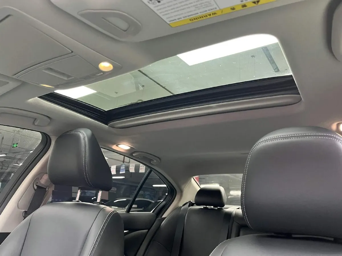 2018 Jeep Grand Commander 2.0T 265HP L4 9AT,autocango,china used car exporter,china ev exporter,chinese used car exporter,chinese used ev exporter