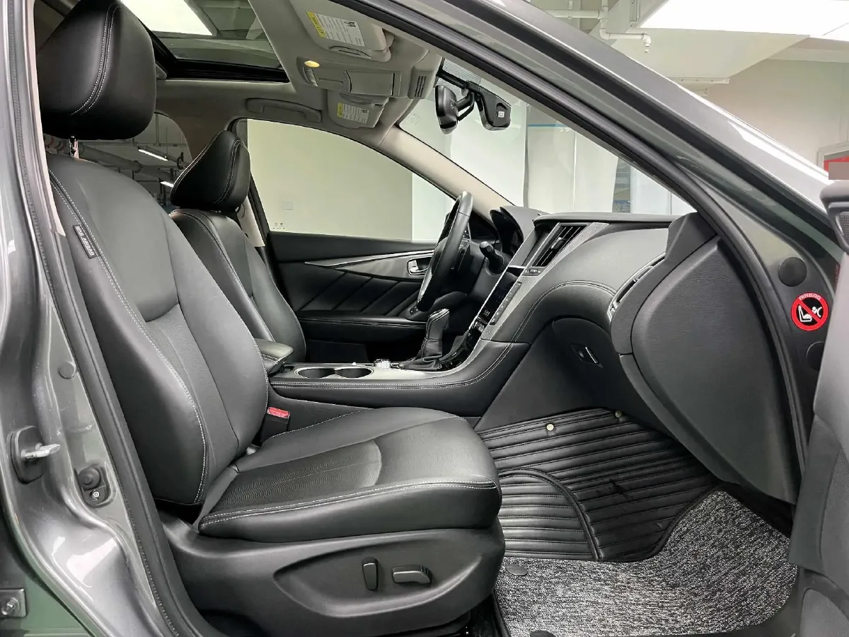 2018 Jeep Grand Commander 2.0T 265HP L4 9AT,autocango,china used car exporter,china ev exporter,chinese used car exporter,chinese used ev exporter