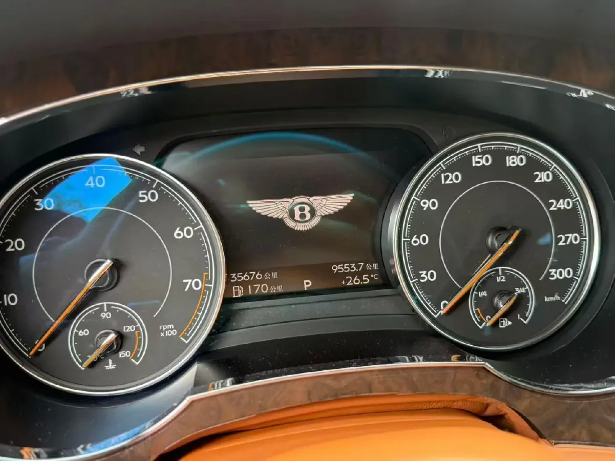 2018 Bentley Bentayga 4.0T 550HP V8 8AT,autocango,china used car exporter,china ev exporter,chinese used car exporter,chinese used ev exporter