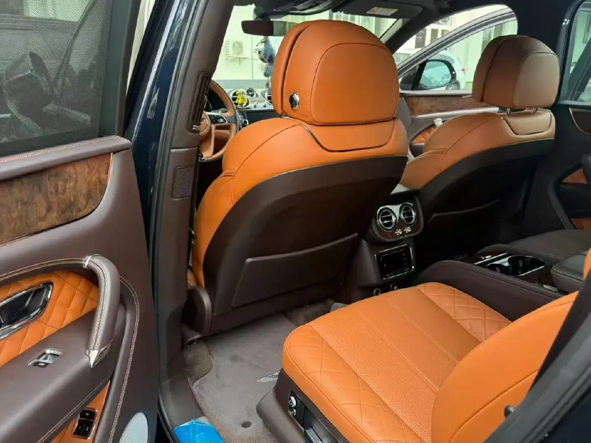 2018 Bentley Bentayga 4.0T 550HP V8 8AT,autocango,china used car exporter,china ev exporter,chinese used car exporter,chinese used ev exporter