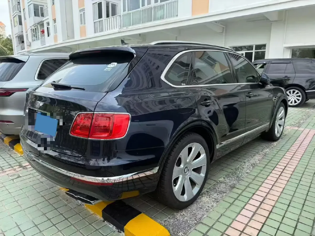 2018 Bentley Bentayga 4.0T 550HP V8 8AT,autocango,china used car exporter,china ev exporter,chinese used car exporter,chinese used ev exporter