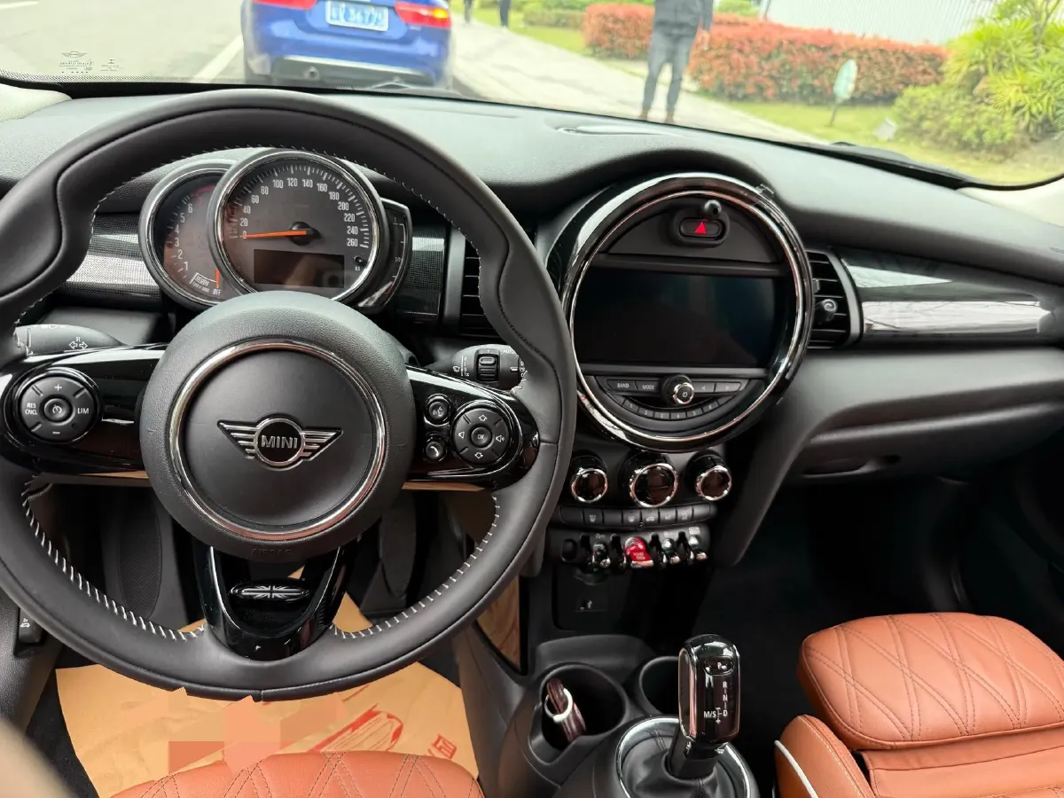 2020 MINI MINI 1.5T 136HP L3 7DCT,autocango,china used car exporter,china ev exporter,chinese used car exporter,chinese used ev exporter