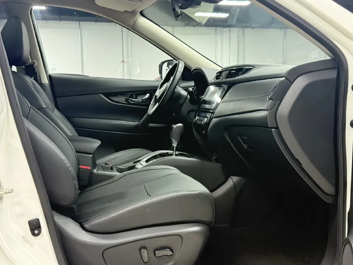 2023 Nissan X-Trail 2.0L 151HP L4 CVT,autocango,china used car exporter,china ev exporter,chinese used car exporter,chinese used ev exporter