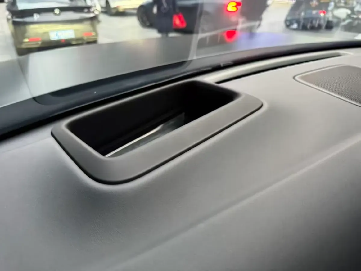 2023 Li L8 Range Extended 154HP REEV 40.9KWH,autocango,china used car exporter,china ev exporter,chinese used car exporter,chinese used ev exporter