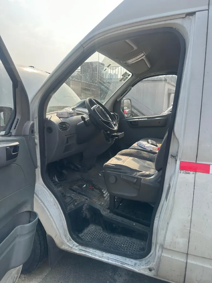 2013 MAXUS XinTu V80 2.5T 136HP L4 5MT,autocango,china used car exporter,china ev exporter,chinese used car exporter,chinese used ev exporter