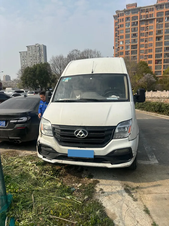 2013 MAXUS XinTu V80 2.5T 136HP L4 5MT,autocango,china used car exporter,china ev exporter,chinese used car exporter,chinese used ev exporter
