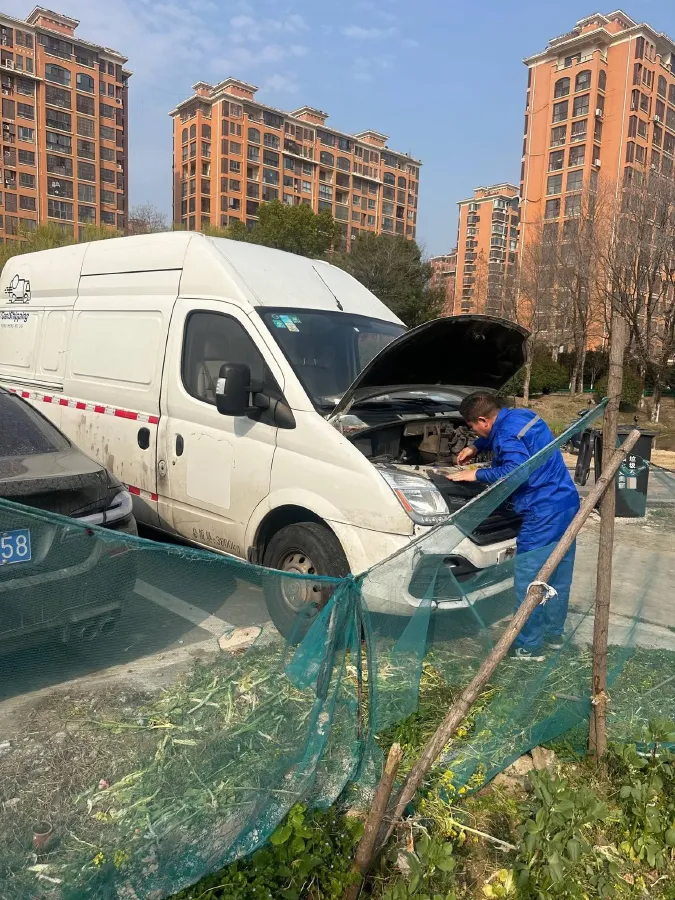 2013 MAXUS XinTu V80 2.5T 136HP L4 5MT,autocango,china used car exporter,china ev exporter,chinese used car exporter,chinese used ev exporter