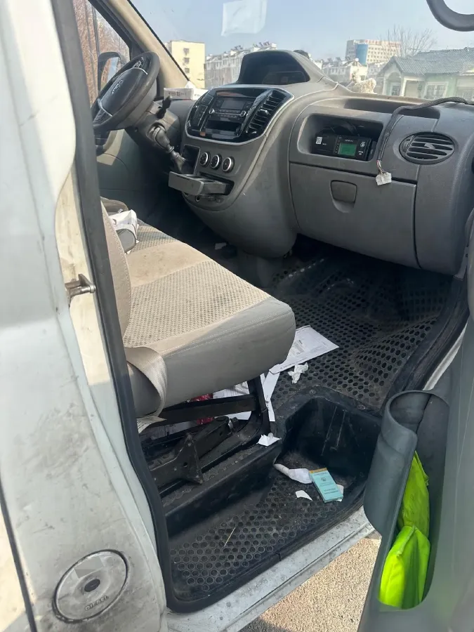 2013 MAXUS XinTu V80 2.5T 136HP L4 5MT,autocango,china used car exporter,china ev exporter,chinese used car exporter,chinese used ev exporter