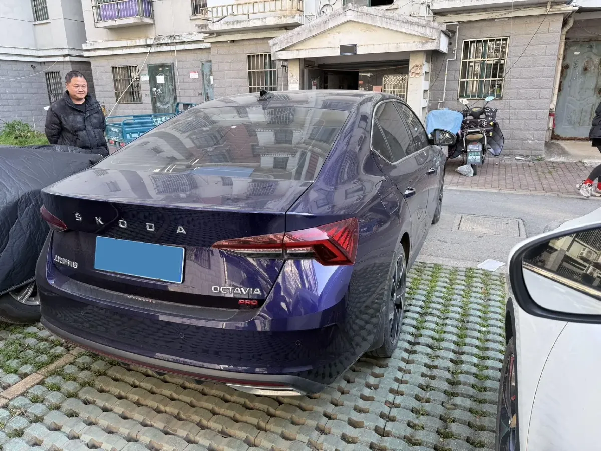 2021 Skoda Octavia 1.4T 150HP L4 7DCT,autocango,china used car exporter,china ev exporter,chinese used car exporter,chinese used ev exporter