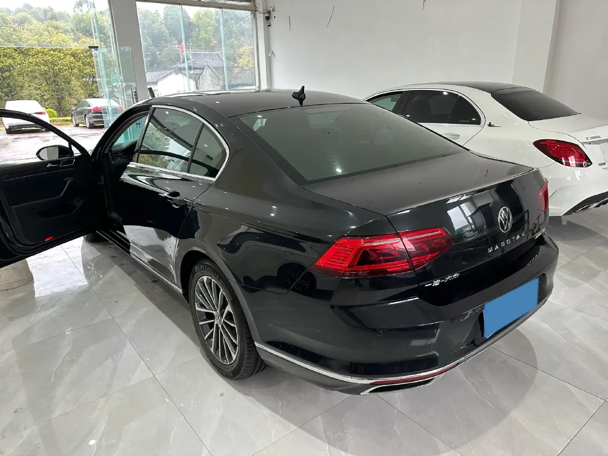 2020 Volkswagen Magotan 2.0T 186HP L4 7DCT,autocango,china used car exporter,china ev exporter,chinese used car exporter,chinese used ev exporter