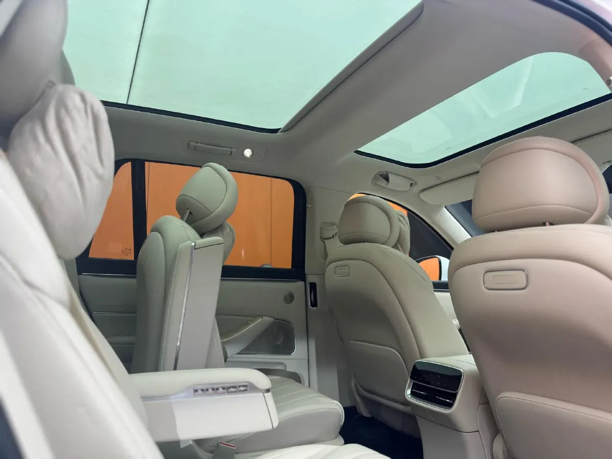 2025 AITO AITO M8 REEV 160HP REEV 53.4KWH,autocango,china used car exporter,china ev exporter,chinese used car exporter,chinese used ev exporter